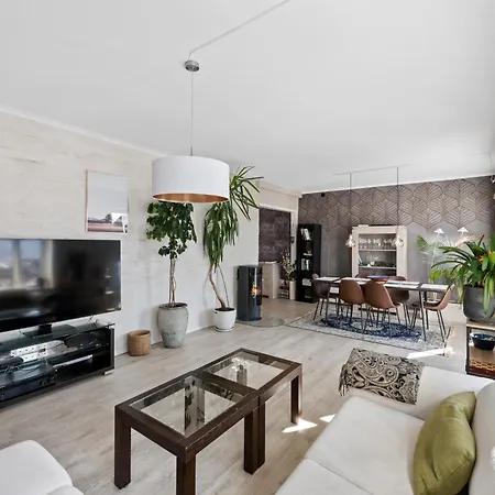 Oasis With Balcony And Sunset View Apartment *