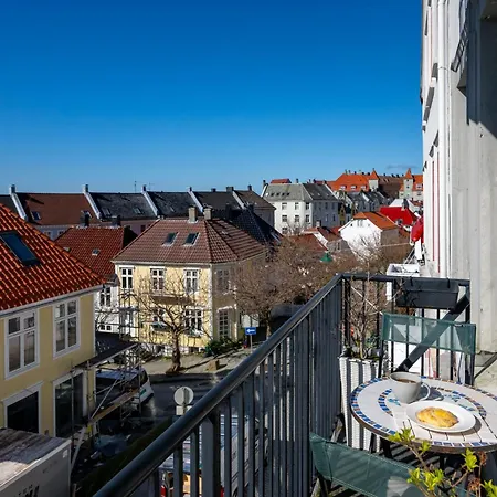 Oasis With Balcony And Sunset View Bergen