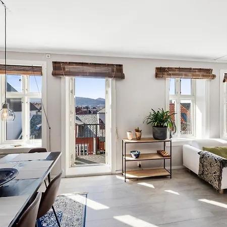 Oasis With Balcony And Sunset View * Bergen